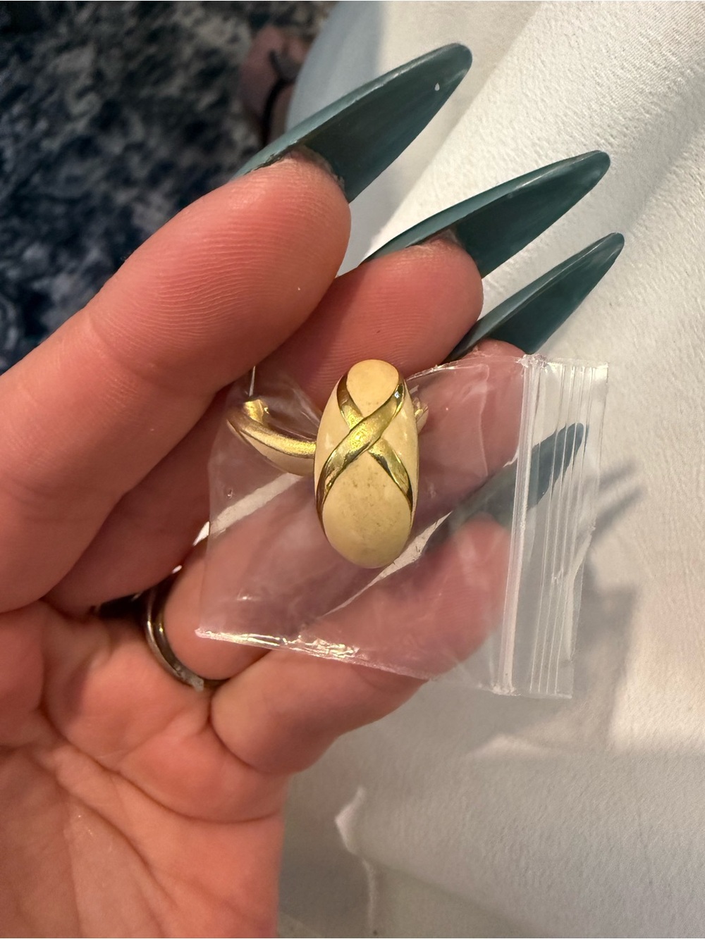 Vintage Gold Tone Oval Earrings – Minimalist Retro Studs